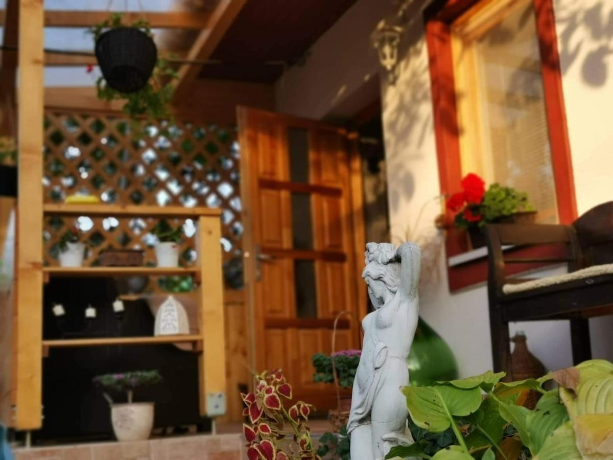 Kishaz Apartman エゲル エクステリア 写真